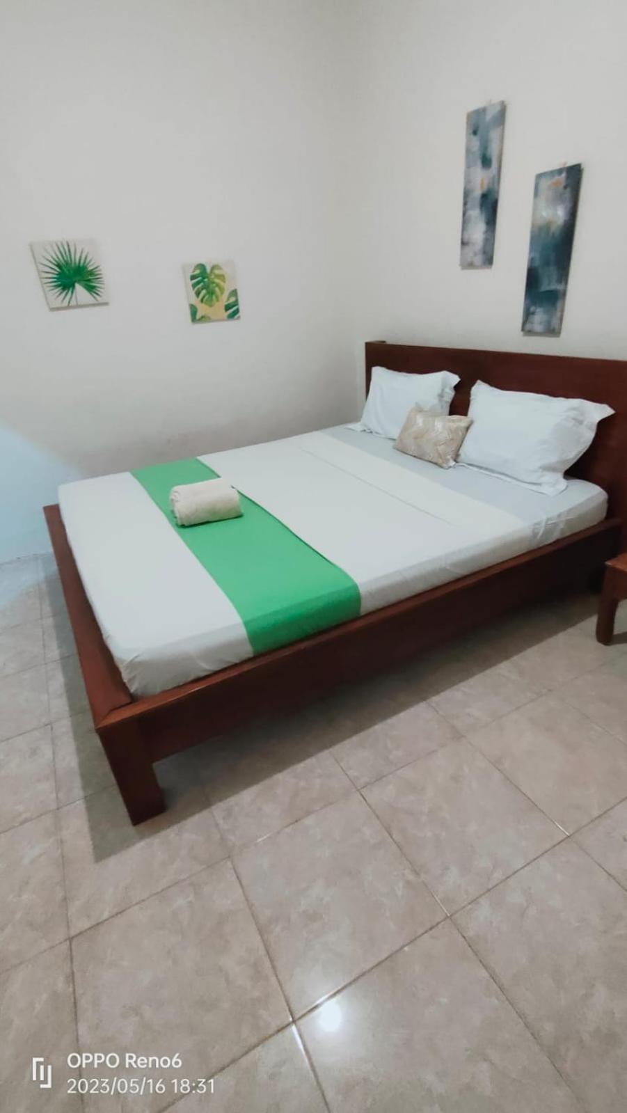 גילי אייר Pineapple Guest House חדר תמונה