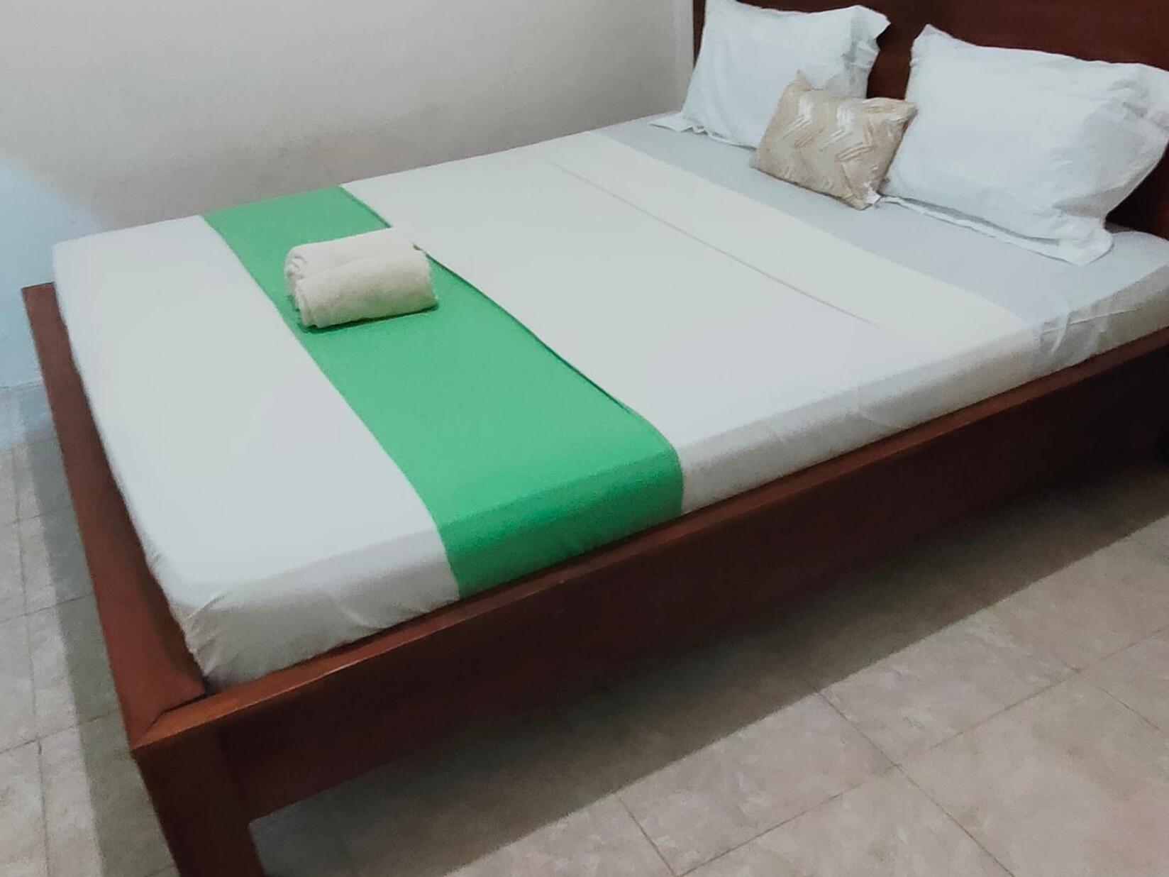 גילי אייר Pineapple Guest House חדר תמונה